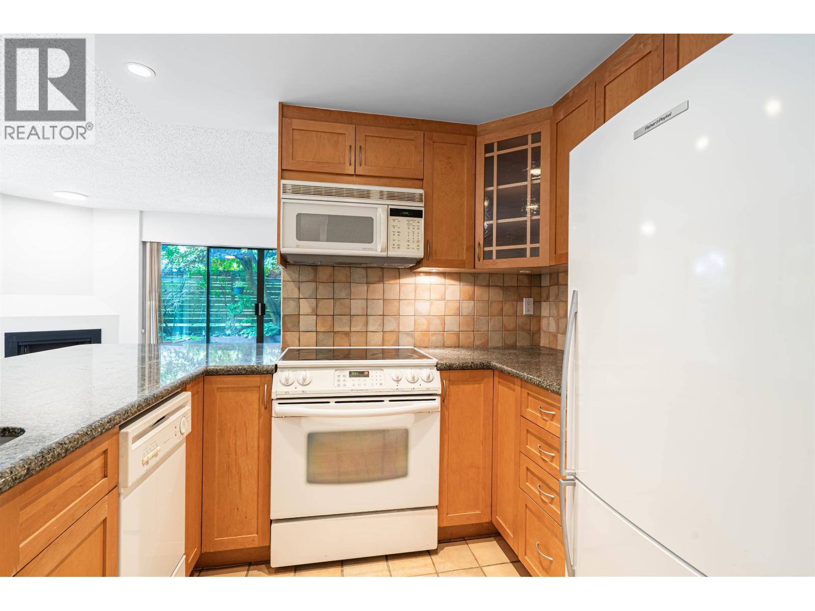 102 747 17TH STREET, West Vancouver