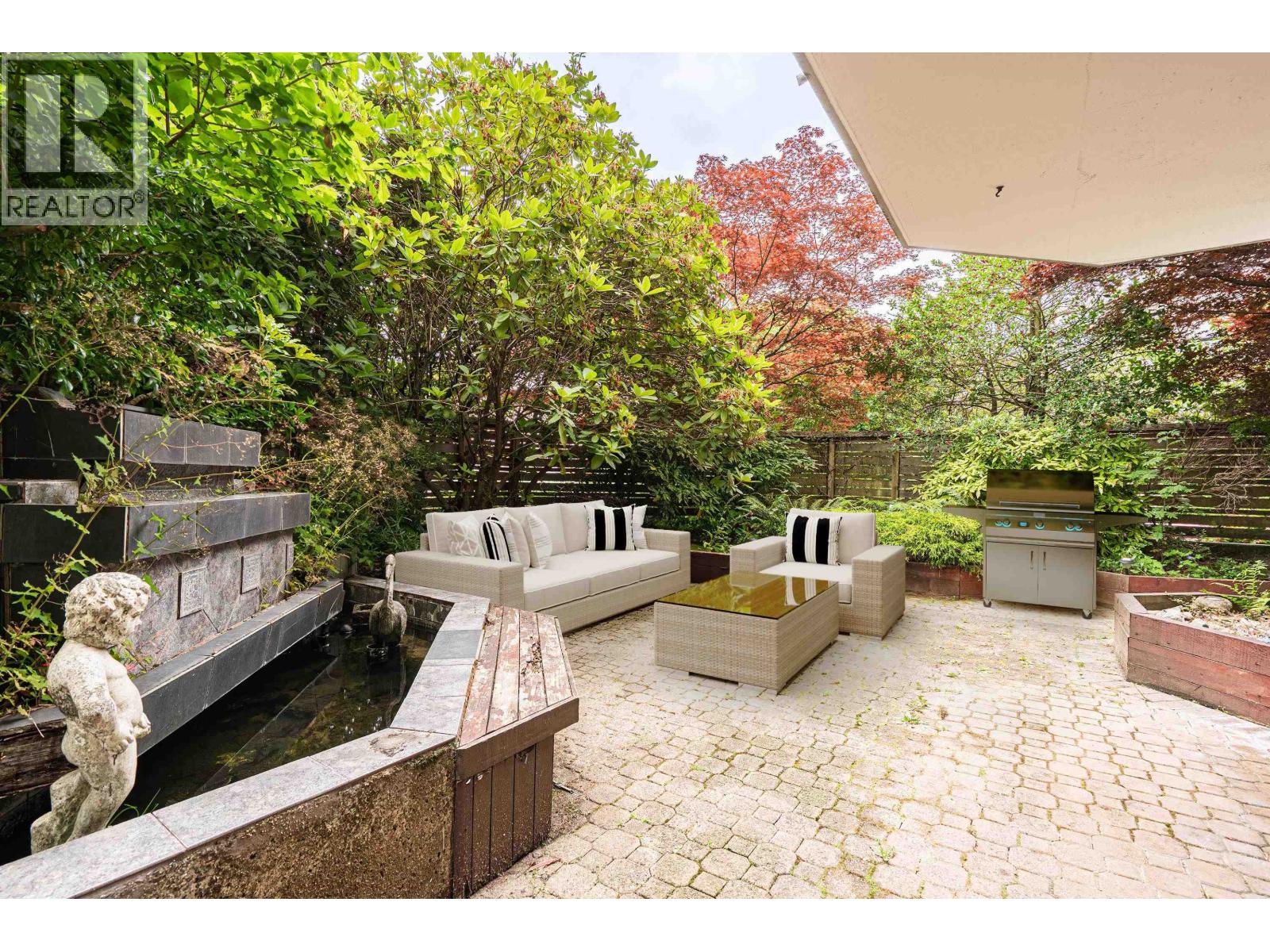 102 747 17TH STREET, West Vancouver