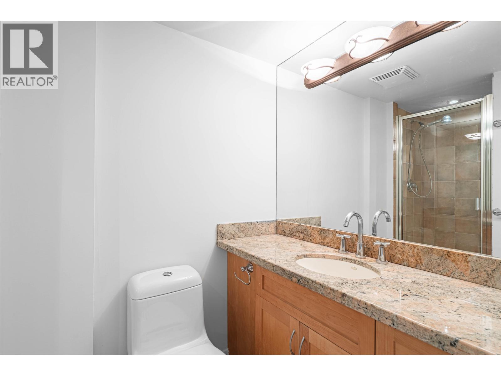 102 747 17TH STREET, West Vancouver