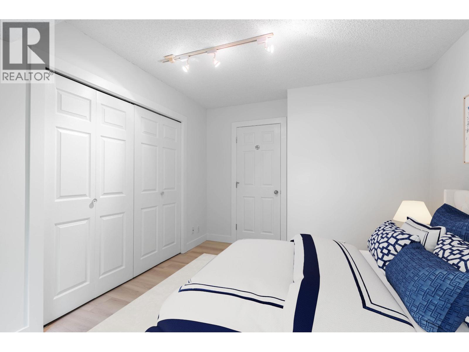 102 747 17TH STREET, West Vancouver