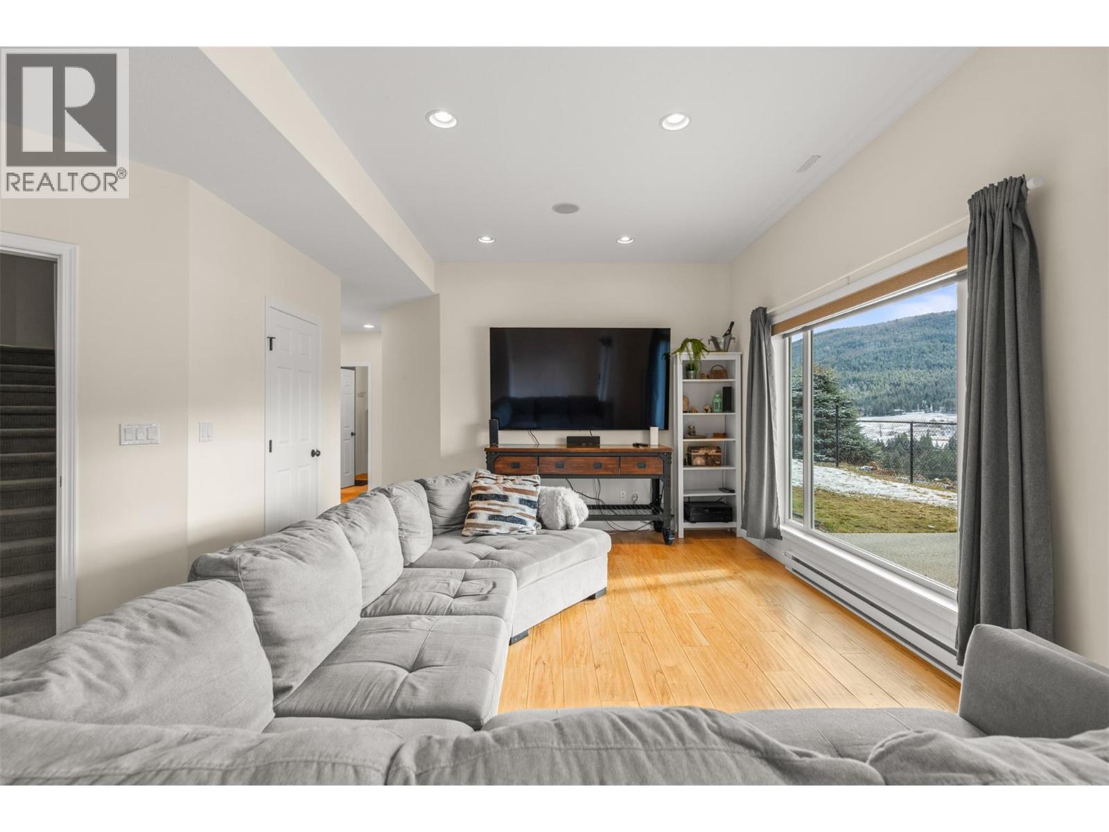 7044 Nakiska Drive, Vernon