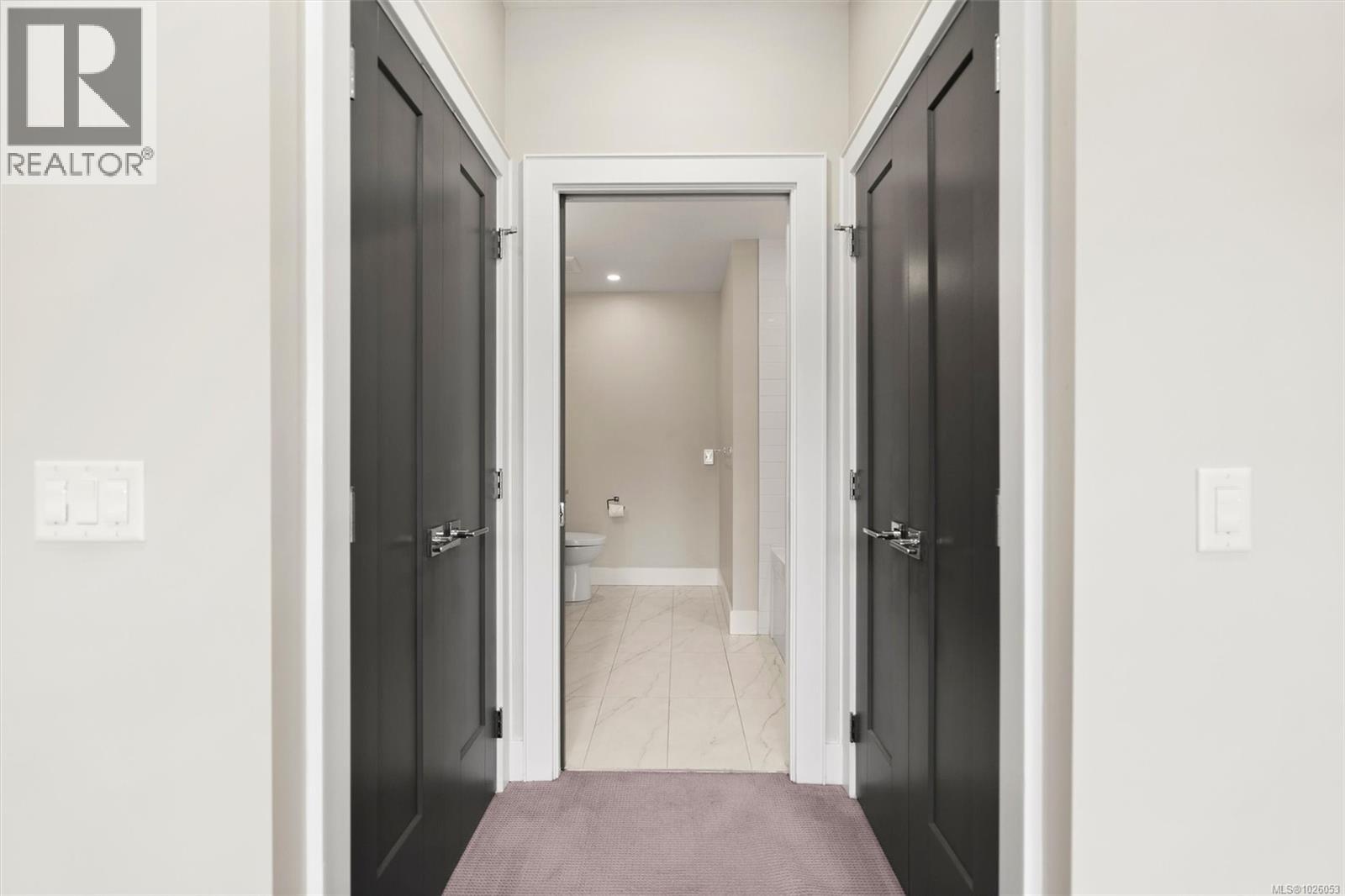 Single Family House for Sale in   Travino Lane Travino Saanich 