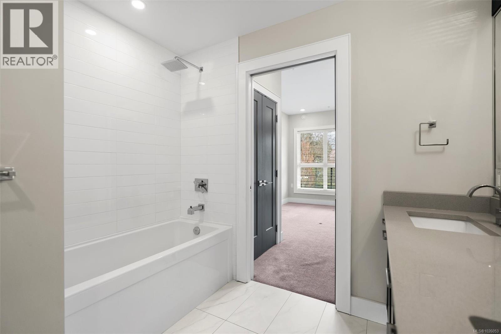 Single Family House for Sale in   Travino Lane Travino Saanich 