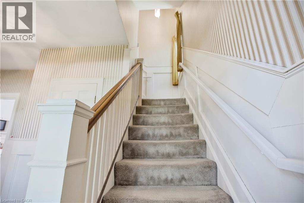 48 GARNER Road W - 17