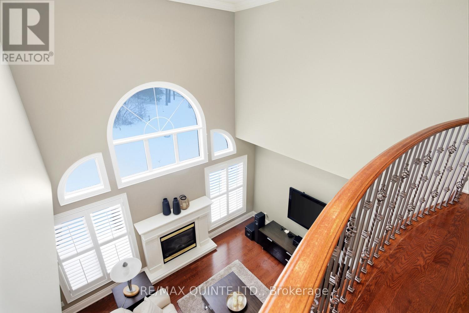2 TREEVIEW AVENUE — photo 20
