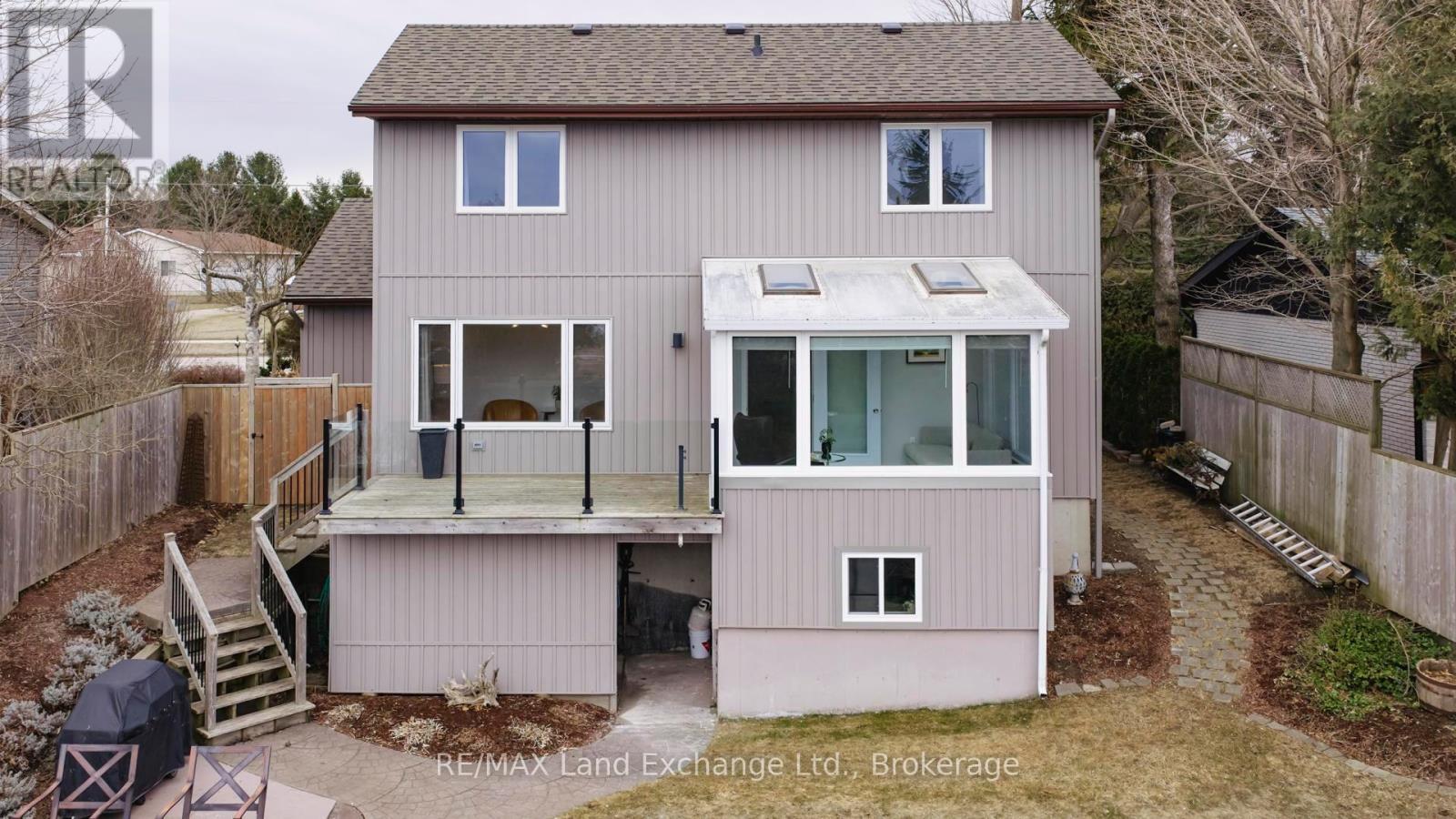 222 PENETANGORE ROW — photo 42