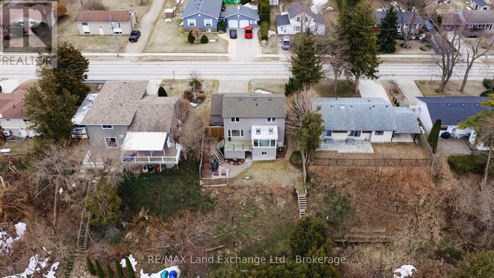 222 PENETANGORE ROW — photo 43