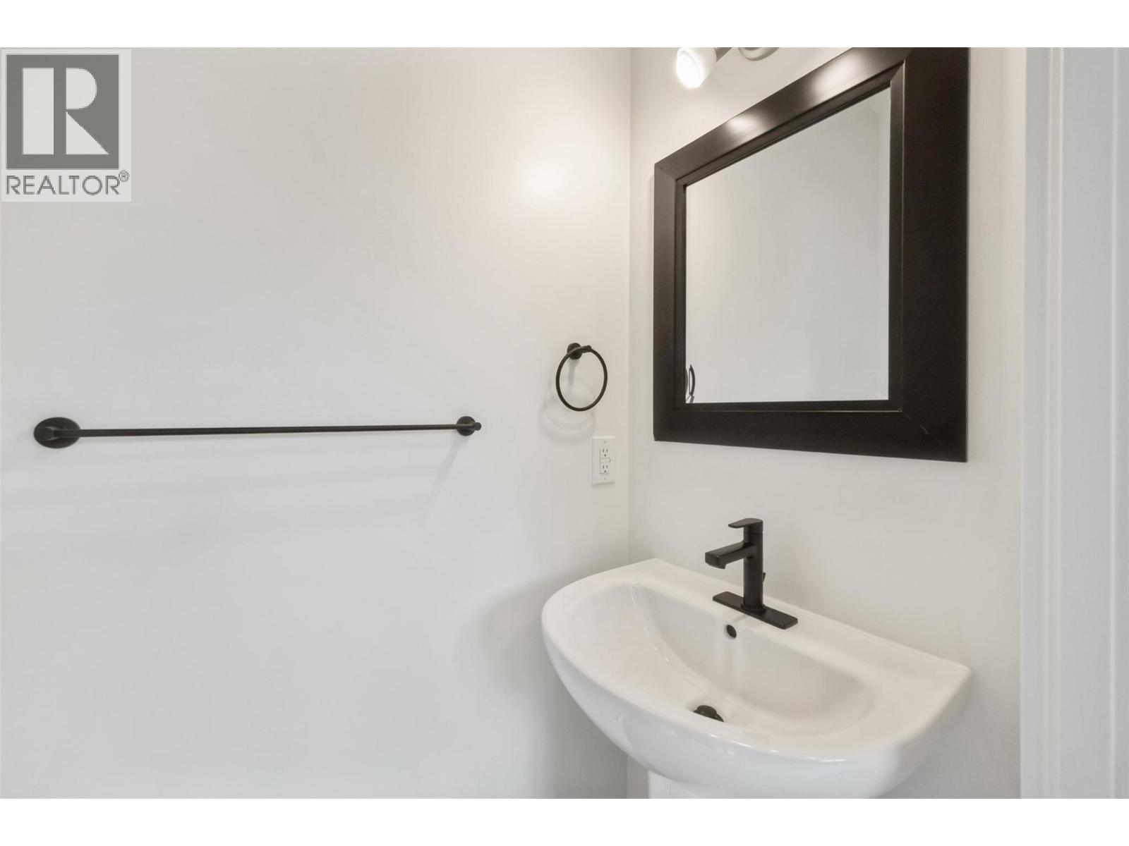 11815 Grant Avenue Unit# 101, Summerland