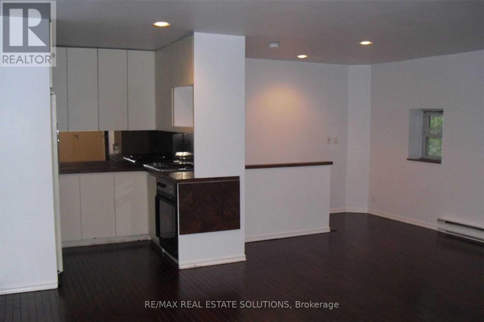93 SPADINA ROAD - 10