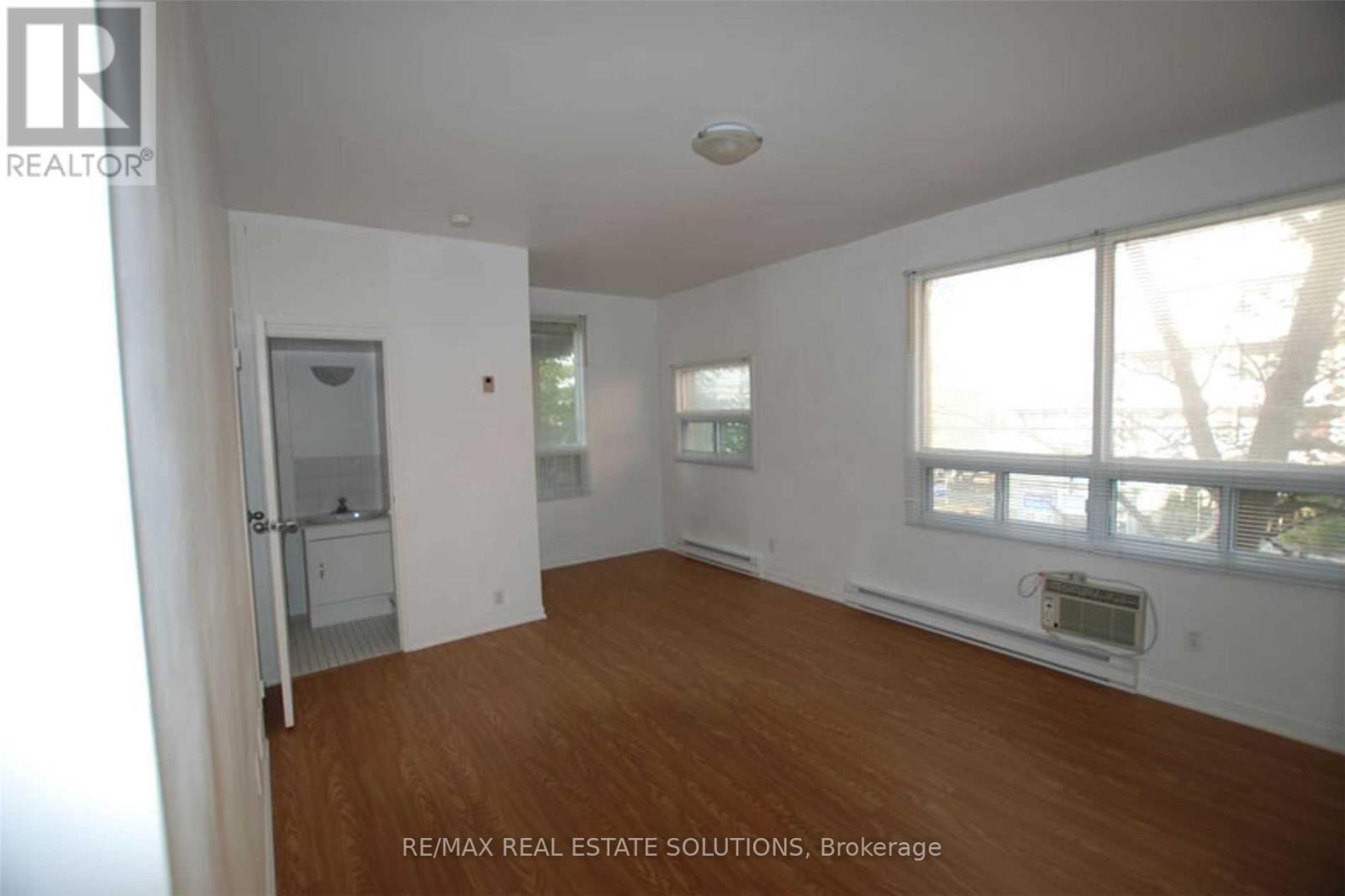 93 SPADINA ROAD - 24