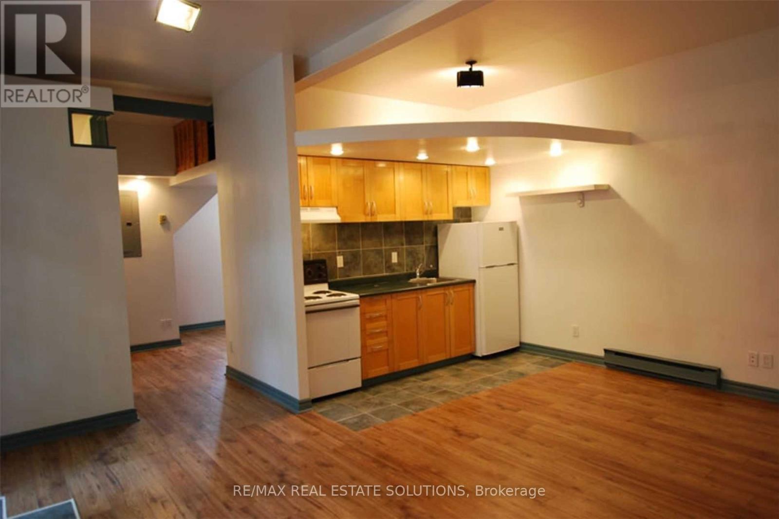 93 SPADINA ROAD - 6