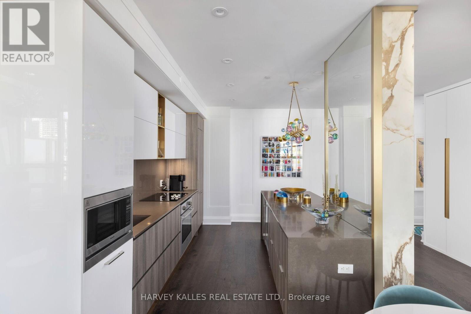 #805 151 AVENUE ROAD - 20