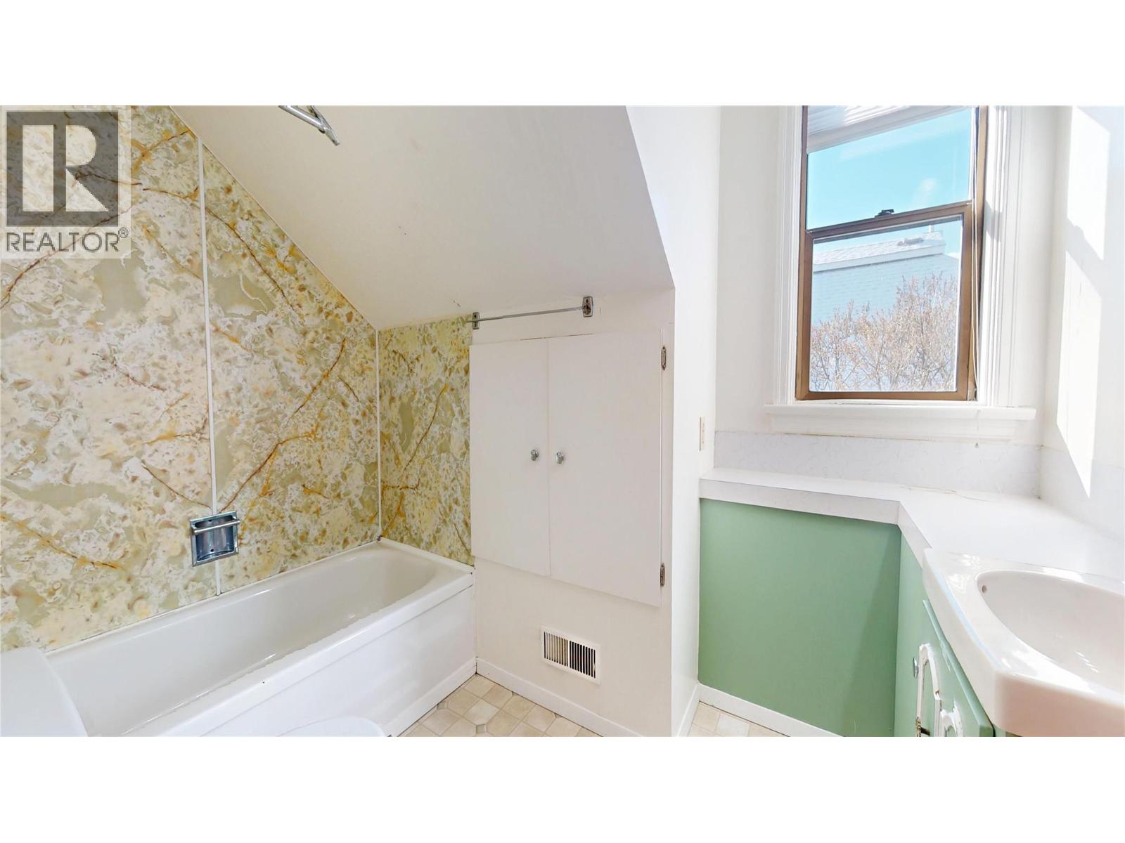 216 14TH Avenue S, Cranbrook