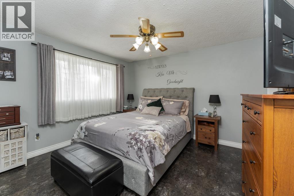 592 RADCLIFFE DRIVE - 15