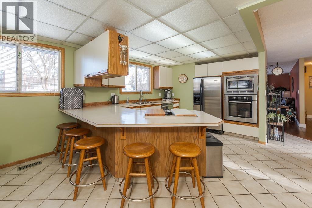 592 RADCLIFFE DRIVE - 11