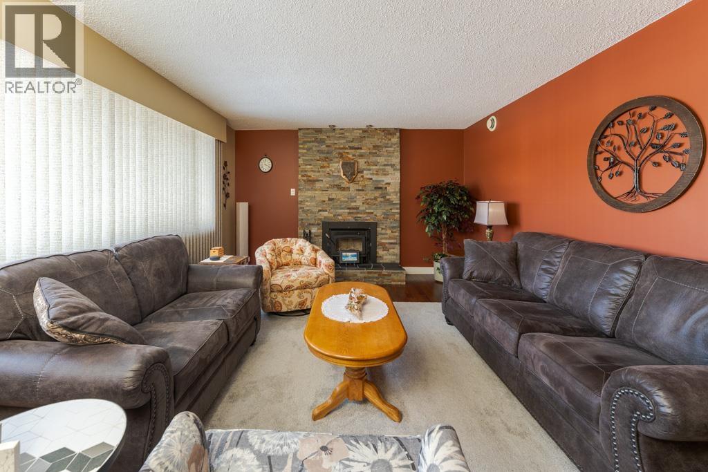 592 RADCLIFFE DRIVE - 6