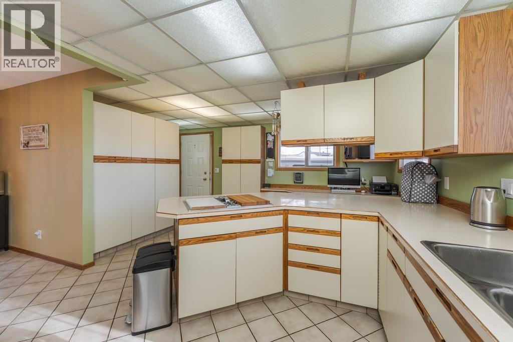 592 RADCLIFFE DRIVE - 13