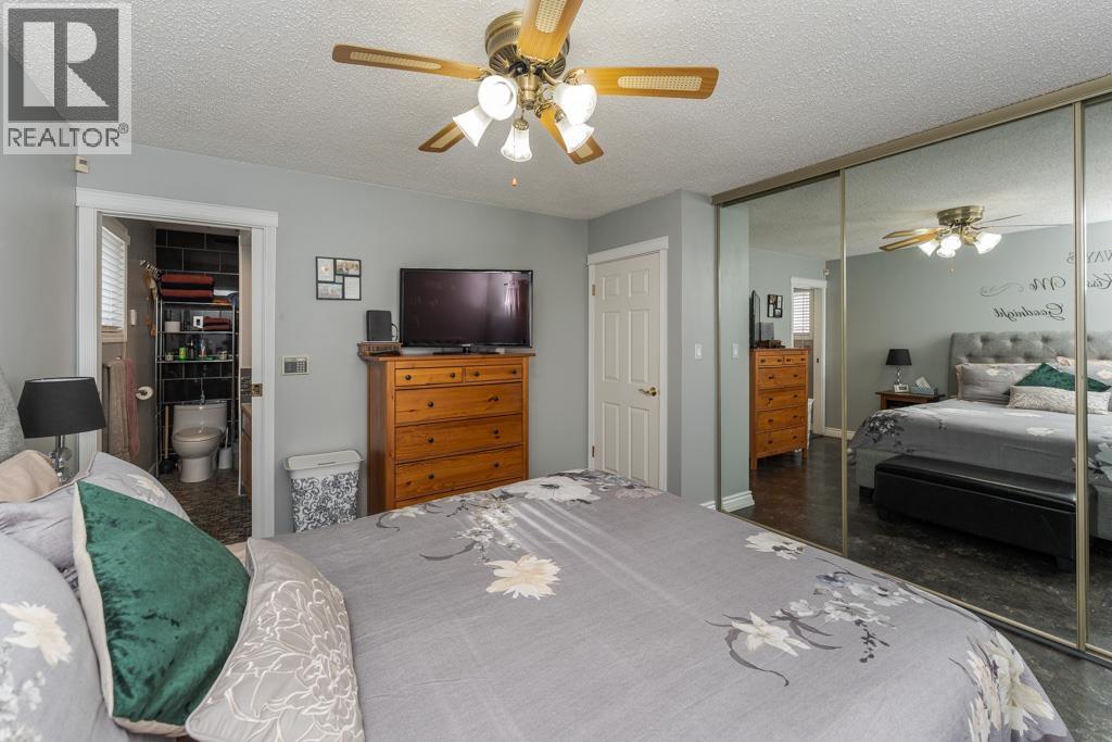 592 RADCLIFFE DRIVE - 16