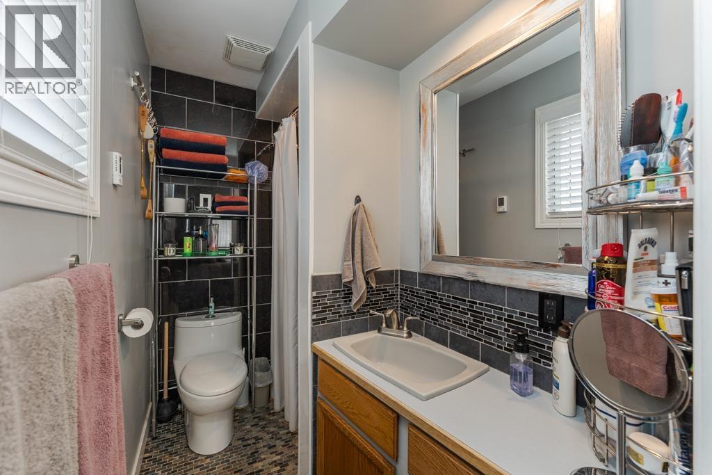 592 RADCLIFFE DRIVE - 17