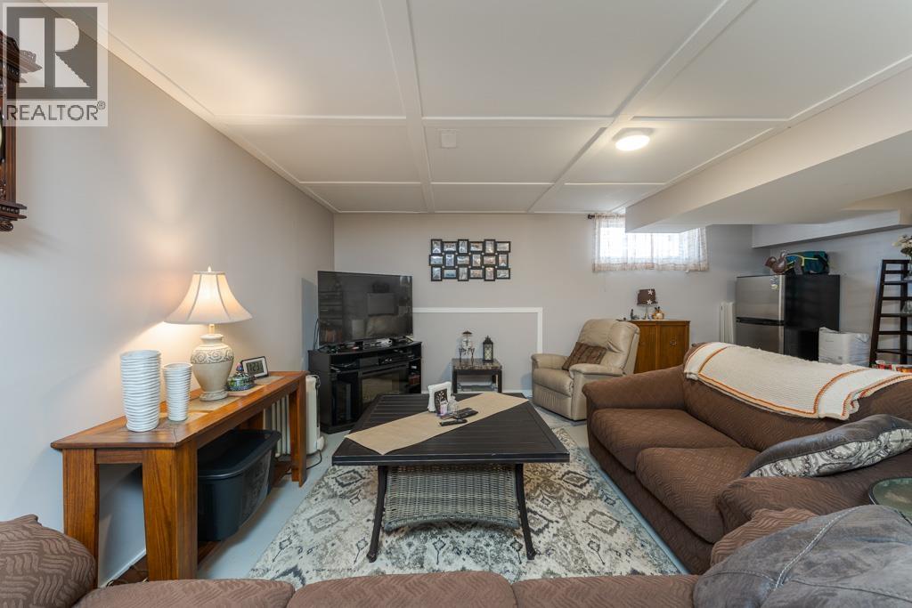 592 RADCLIFFE DRIVE - 18