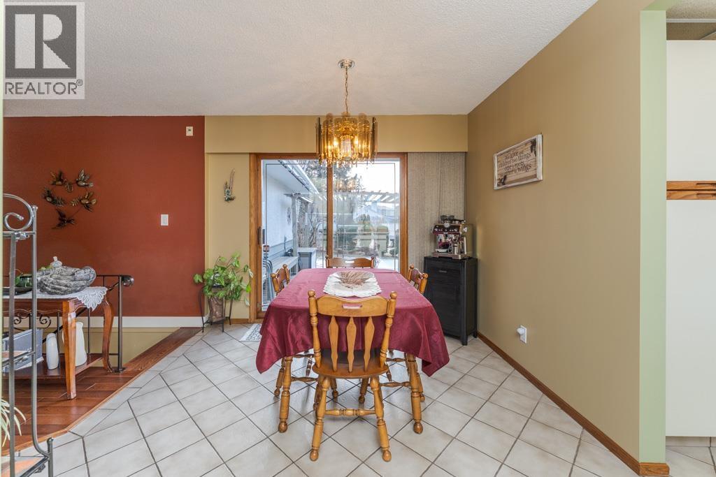 592 RADCLIFFE DRIVE - 8