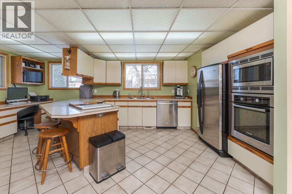 592 RADCLIFFE DRIVE - 10