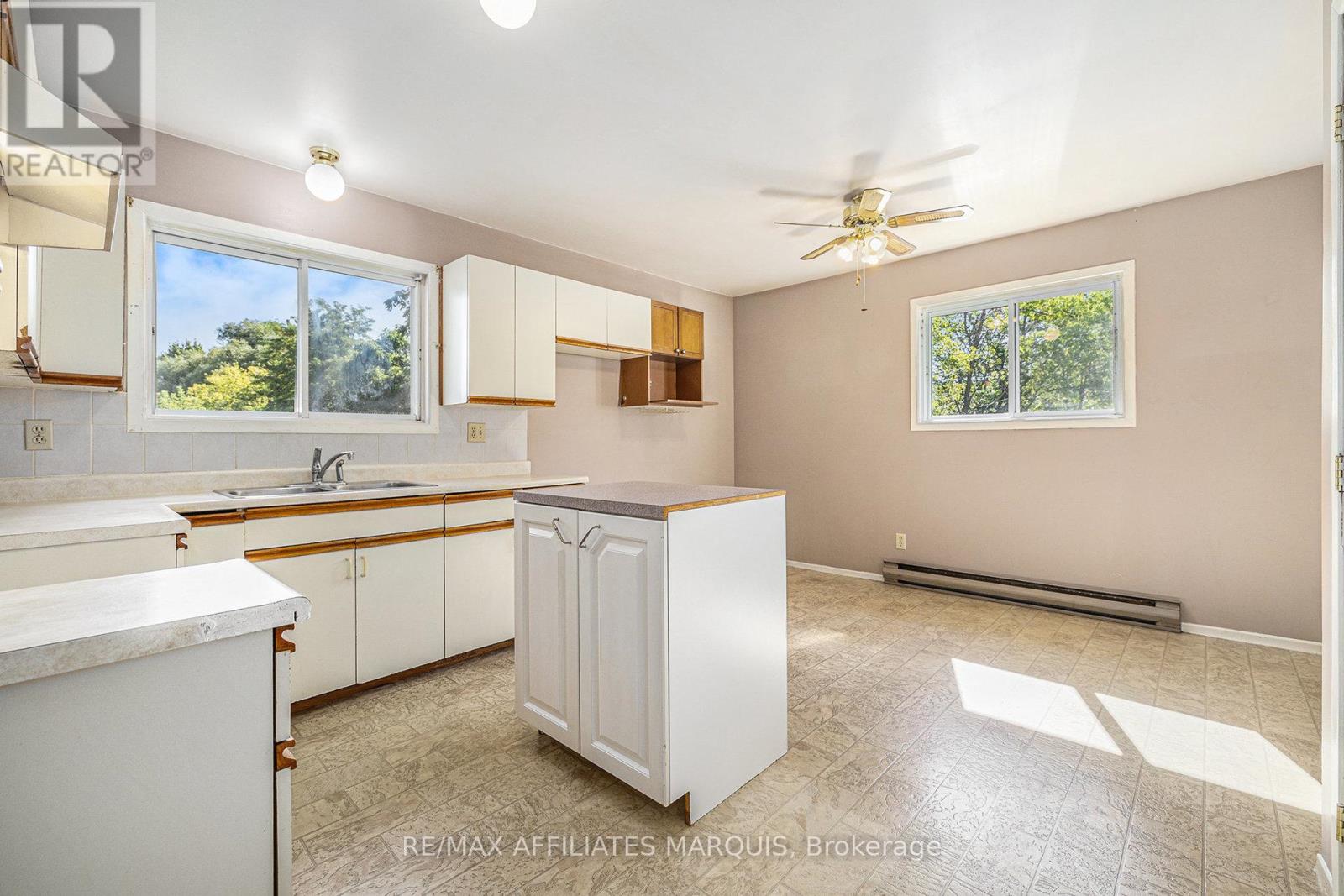 71 STEPHEN STREET - 12