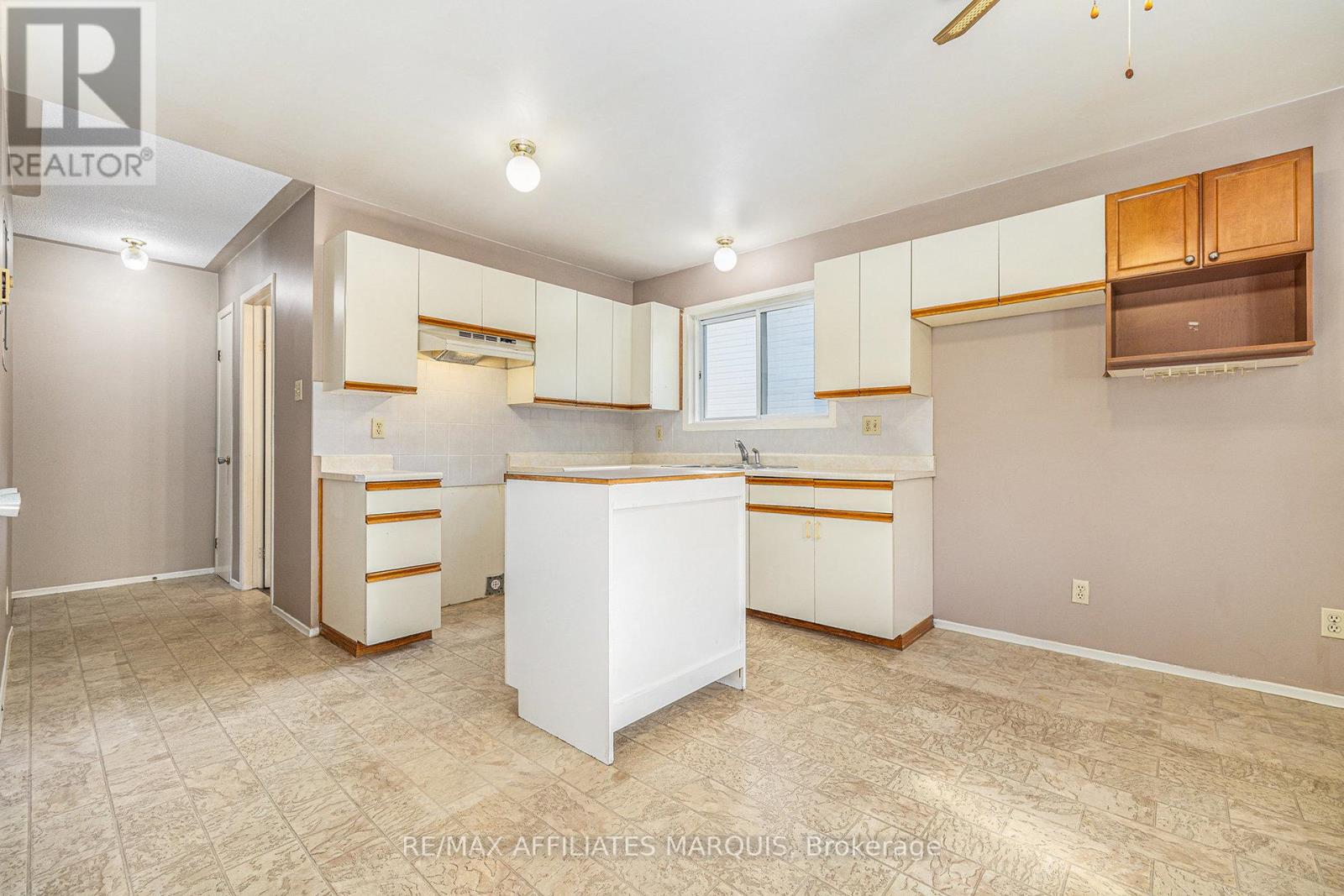71 STEPHEN STREET - 13