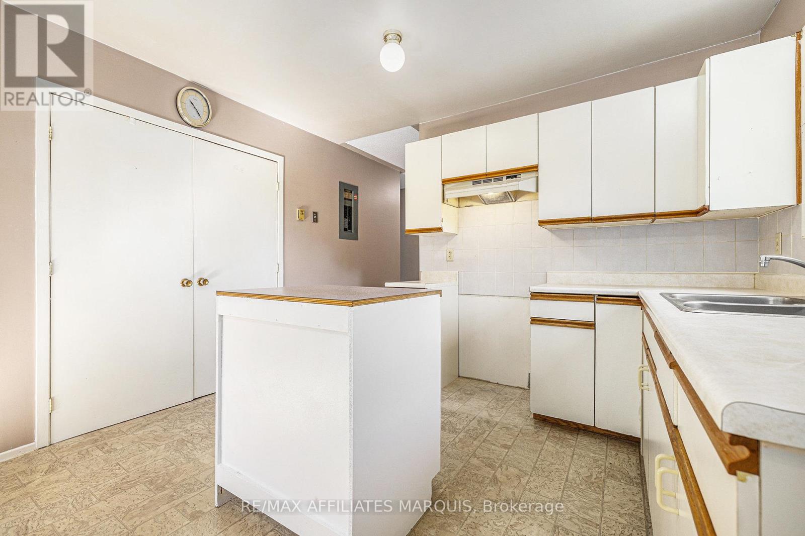 71 STEPHEN STREET - 14