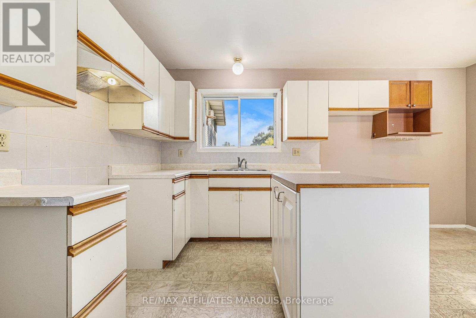 71 STEPHEN STREET - 17