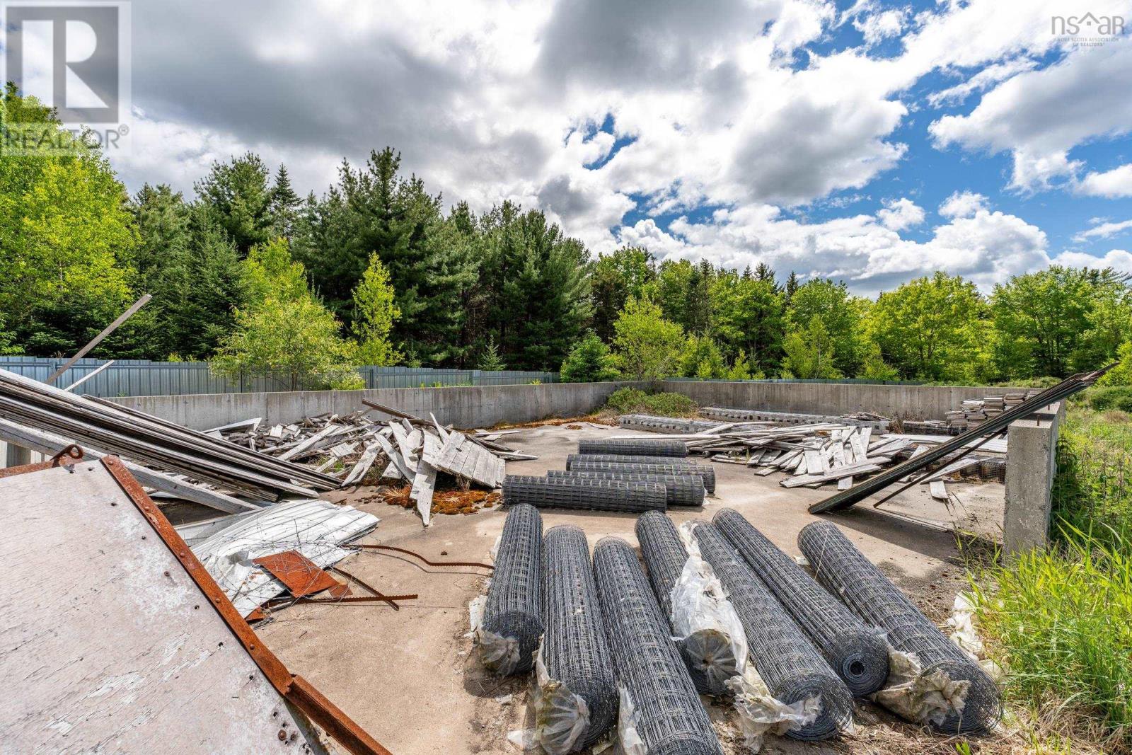 Property 21 of 25 of 2925 Highway 203