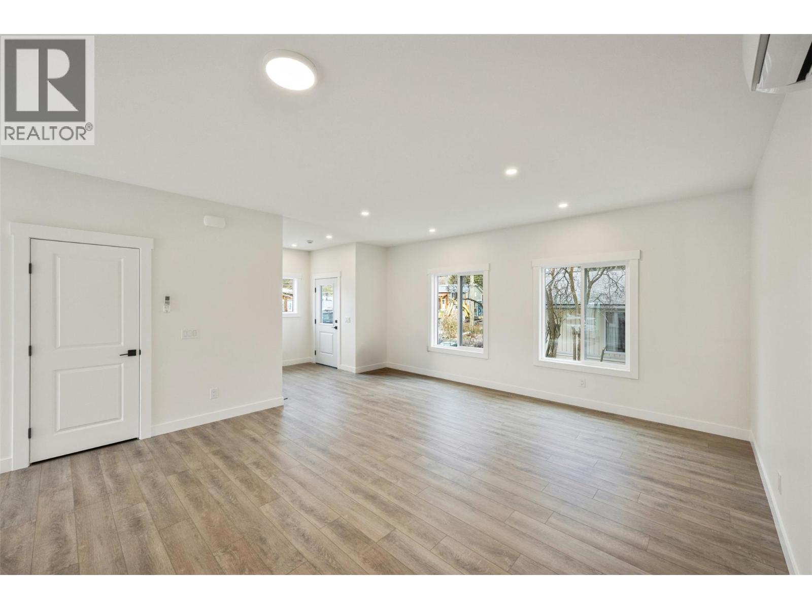 11815 Grant Avenue Unit# 102, Summerland