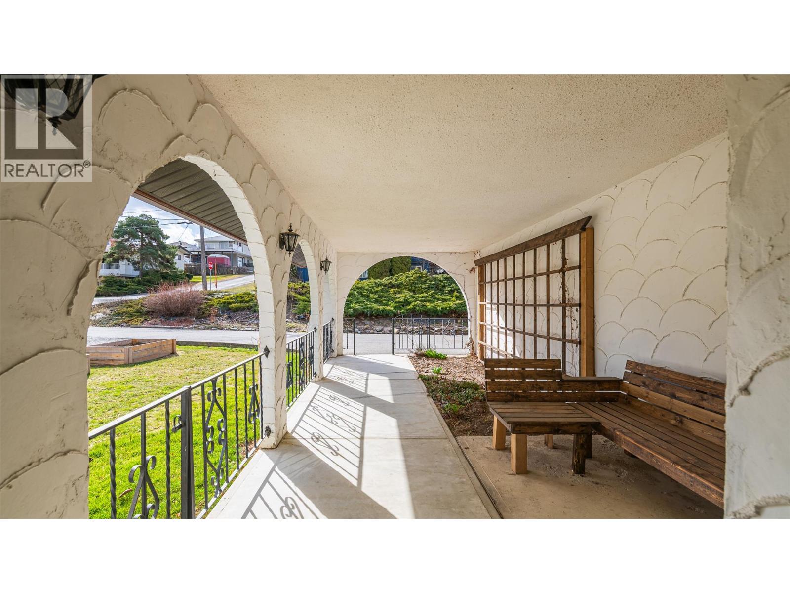 703 11TH AVENUE N - 32