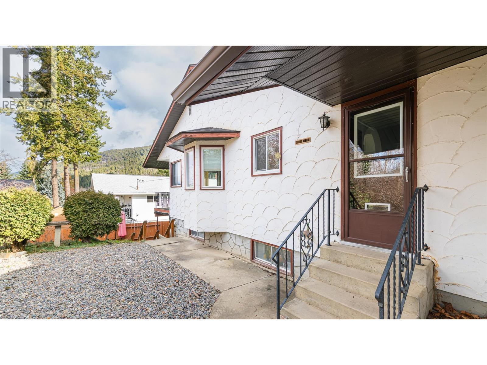 703 11TH AVENUE N - 39