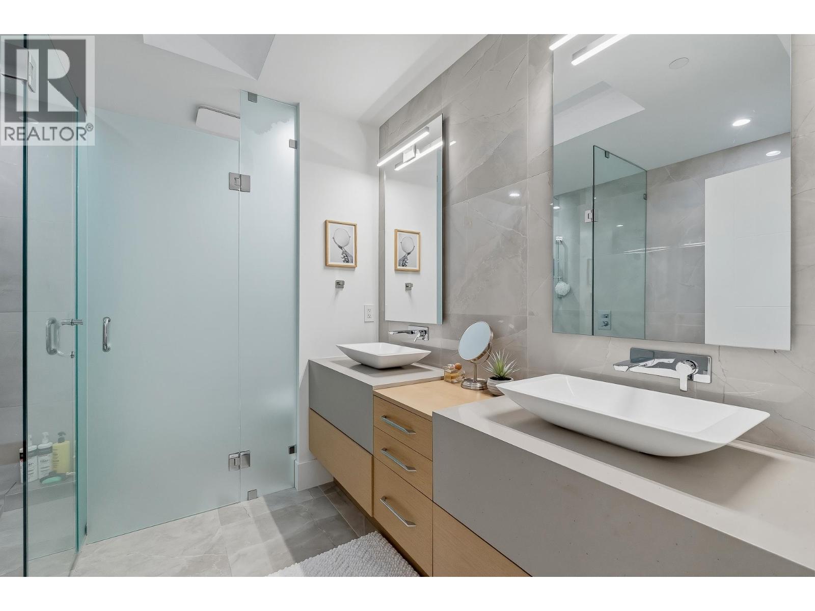 5 GLENMORE DRIVE, West Vancouver