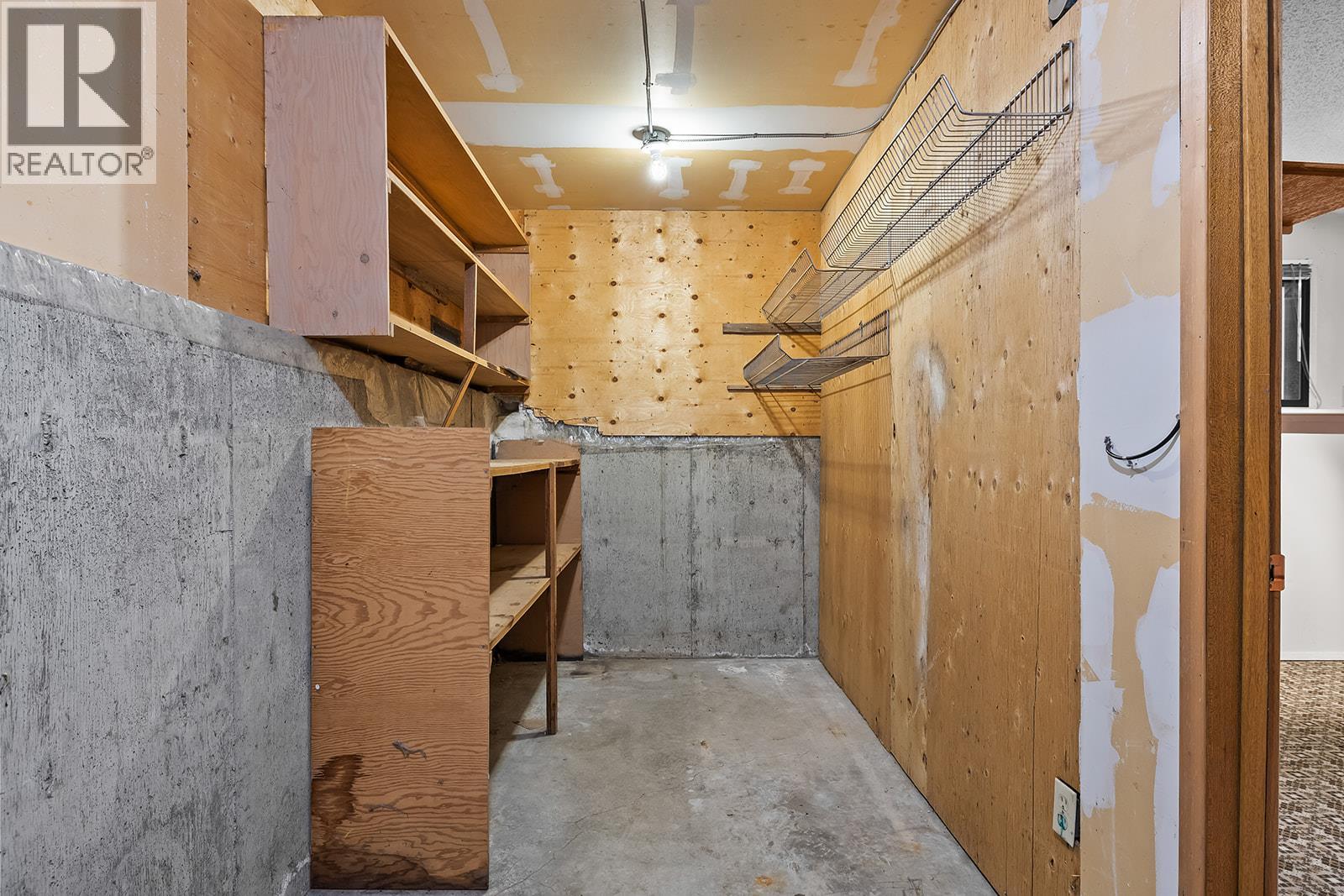 1424 Lombardy Square, Kelowna