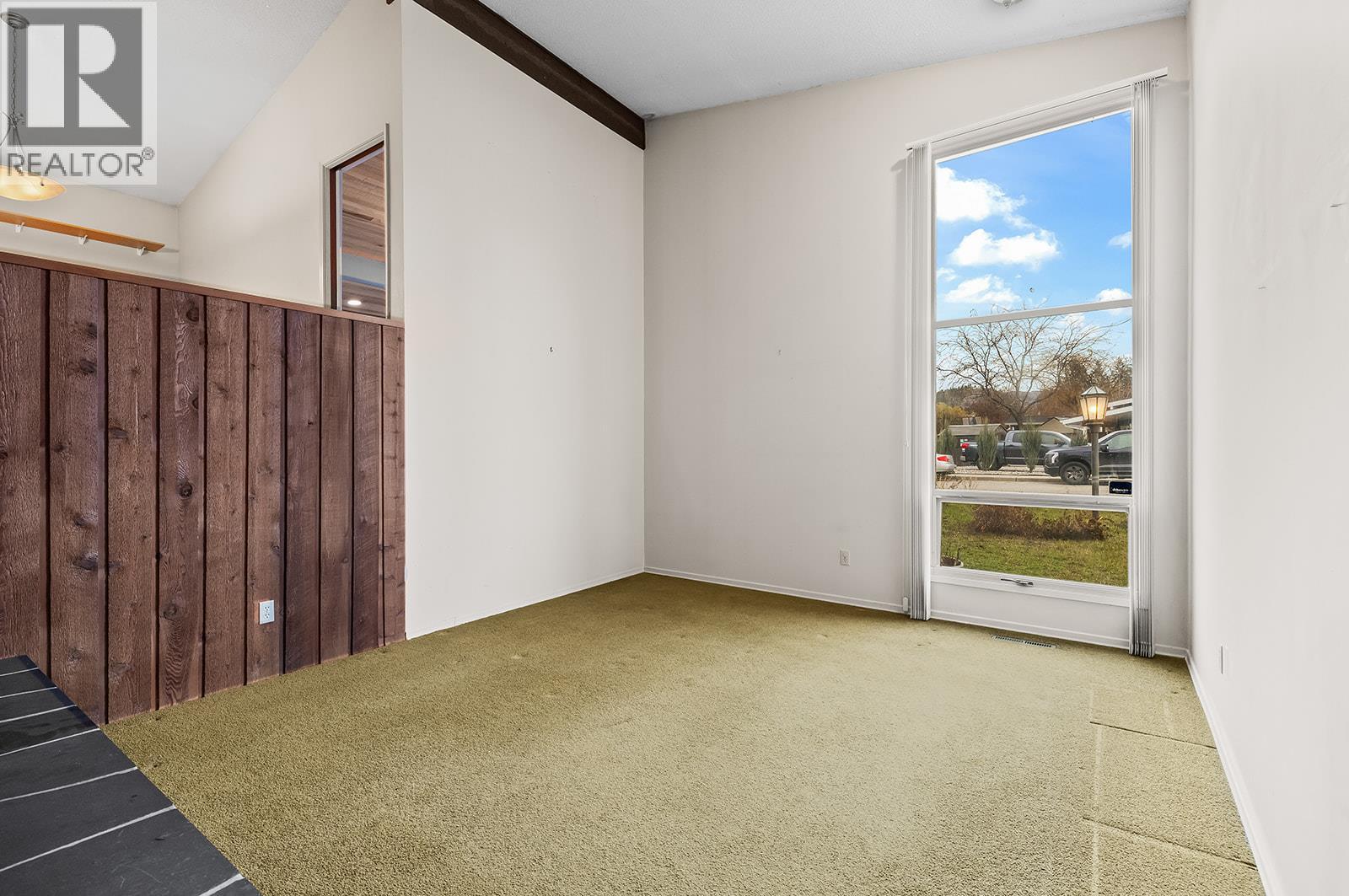 1424 Lombardy Square, Kelowna