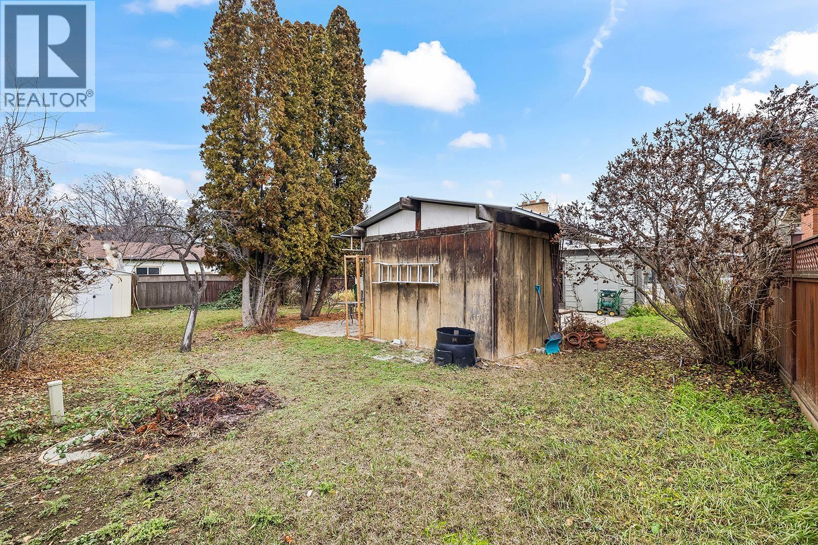 1424 Lombardy Square, Kelowna