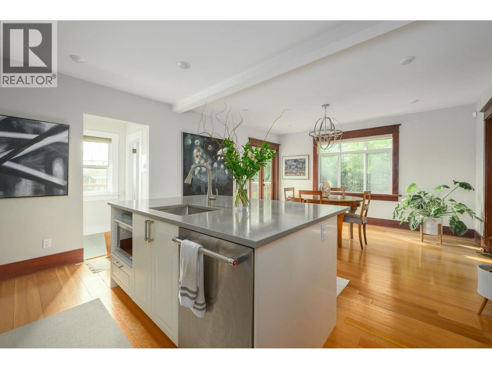 2834 E GEORGIA STREET, Vancouver