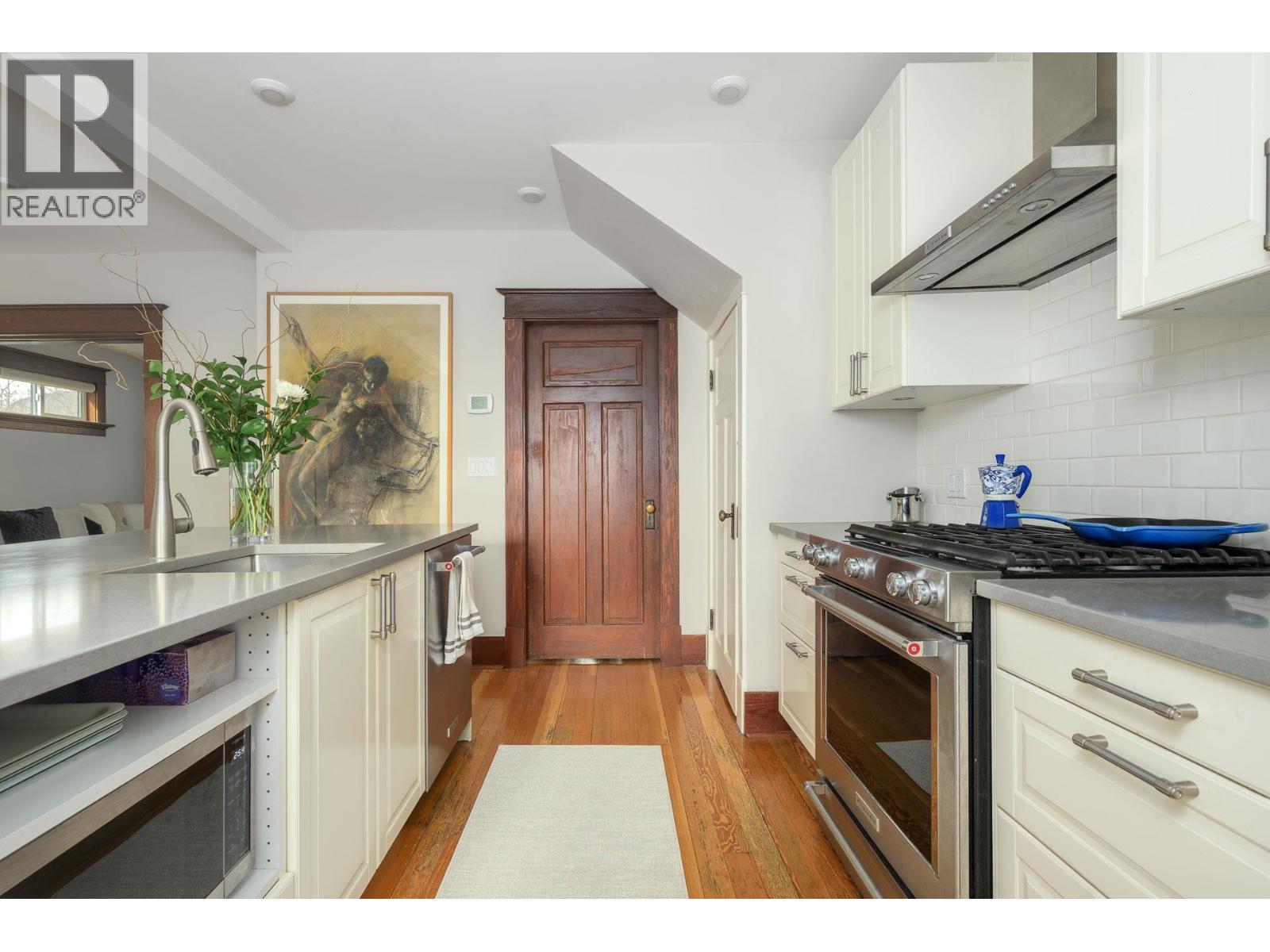 2834 E GEORGIA STREET, Vancouver