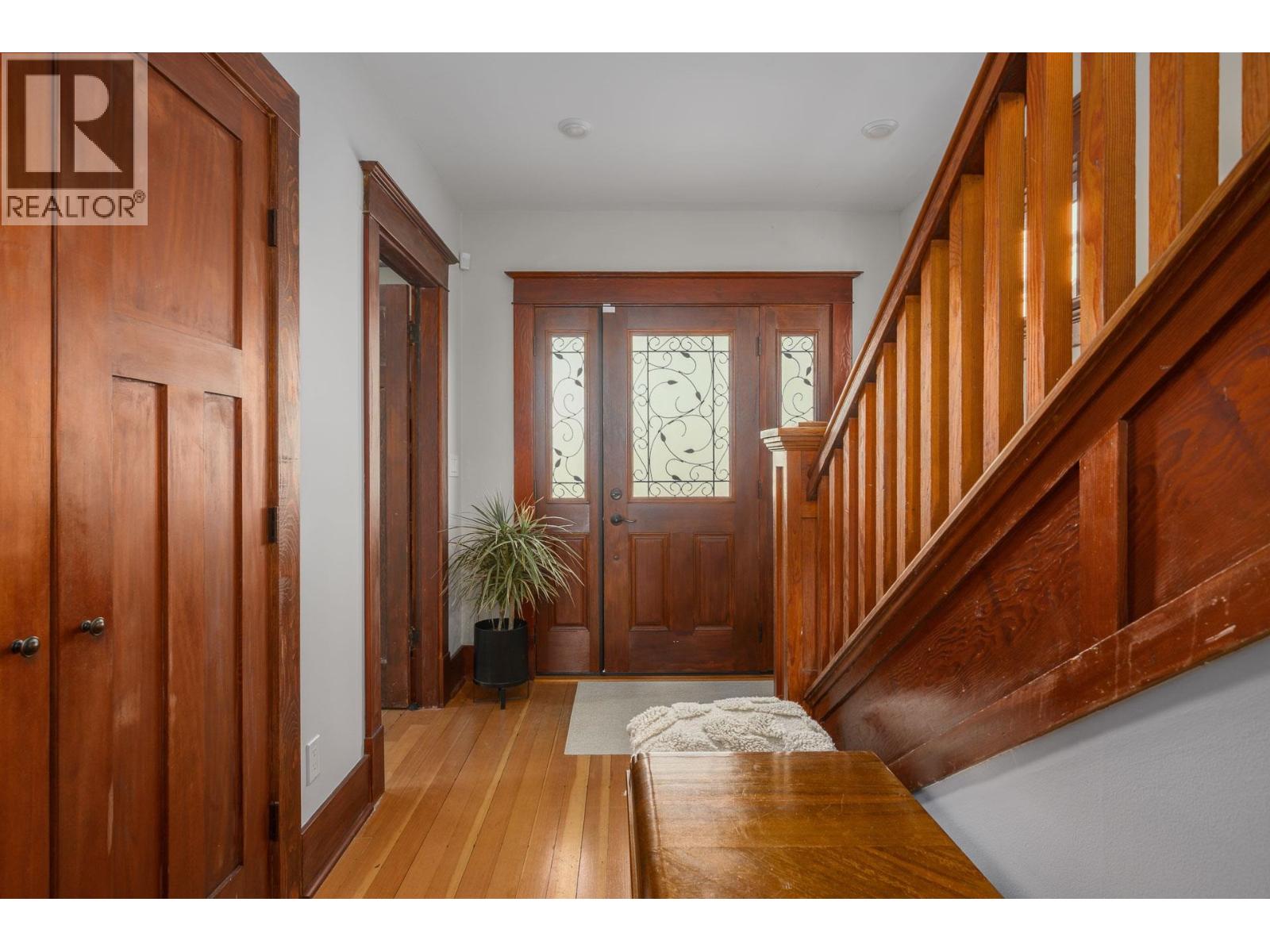 2834 E GEORGIA STREET, Vancouver