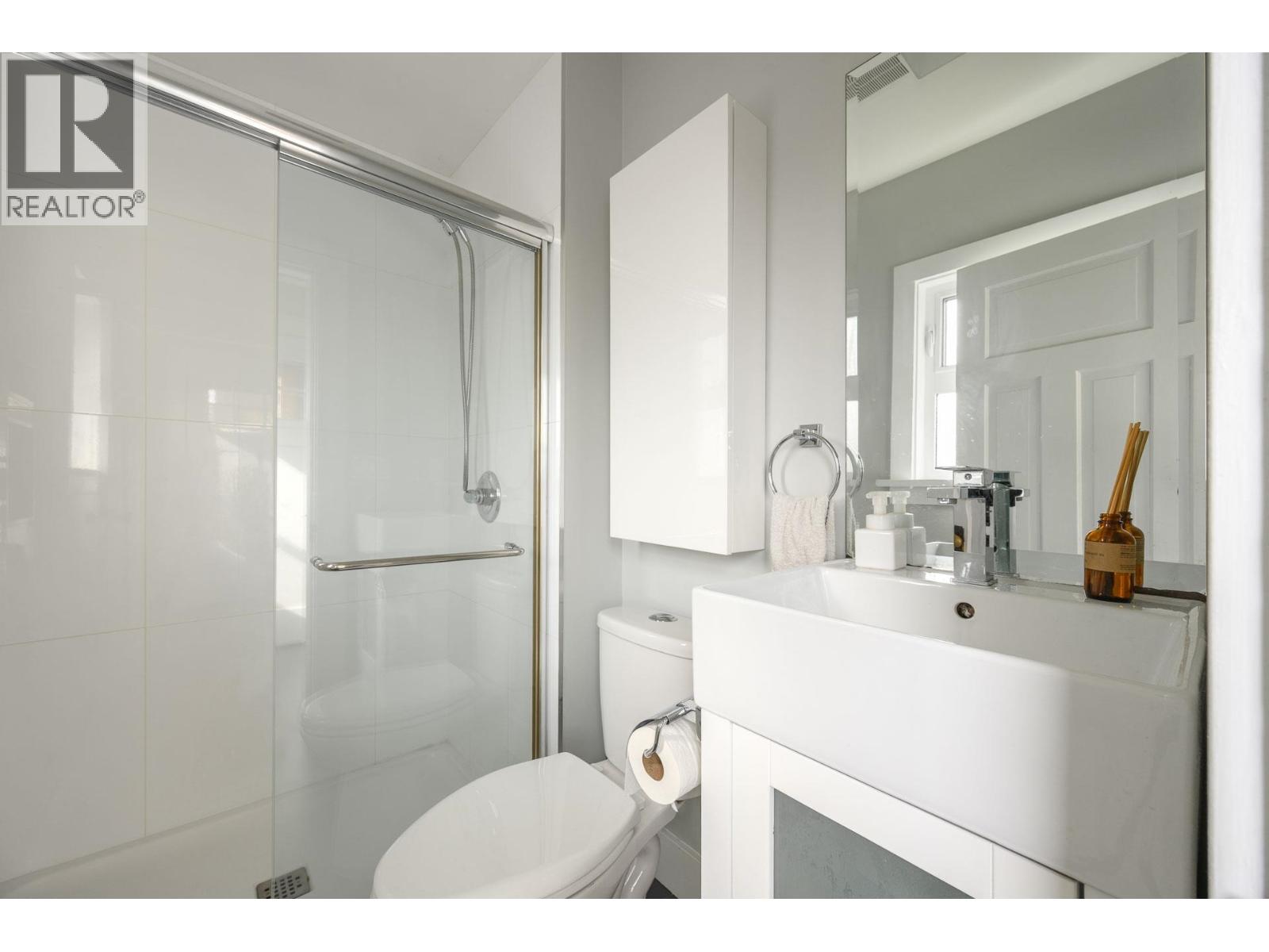 2834 E GEORGIA STREET, Vancouver