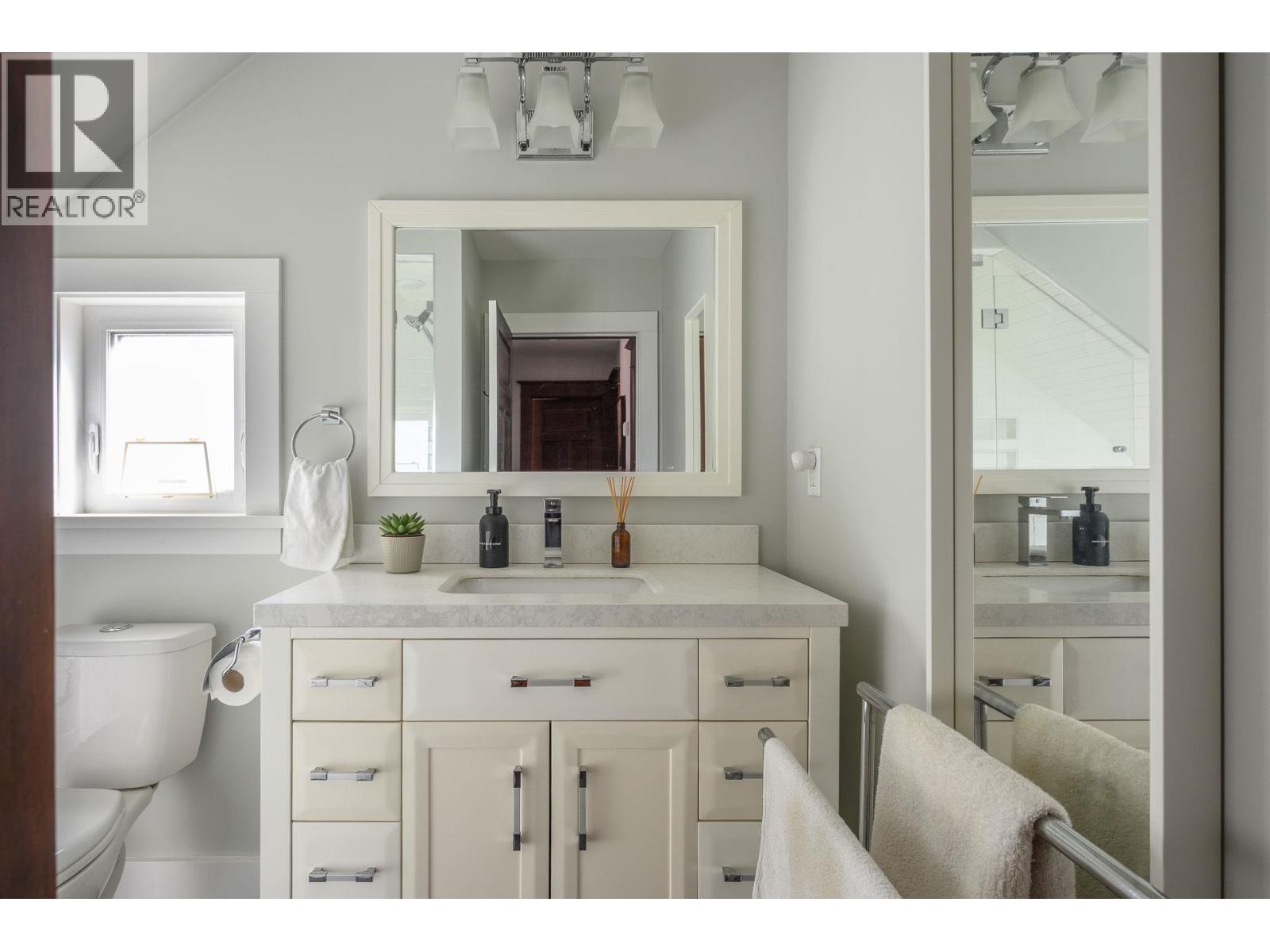 2834 E GEORGIA STREET, Vancouver