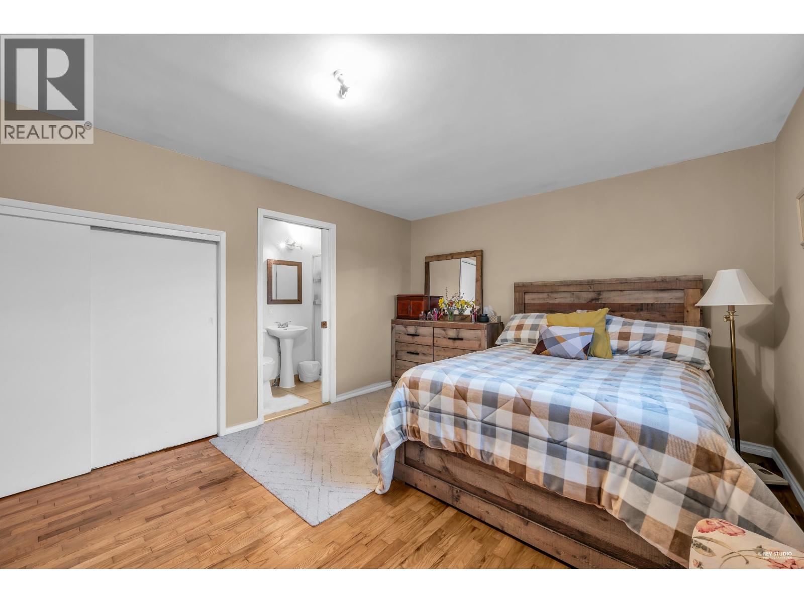 450 W 15TH STREET, North Vancouver