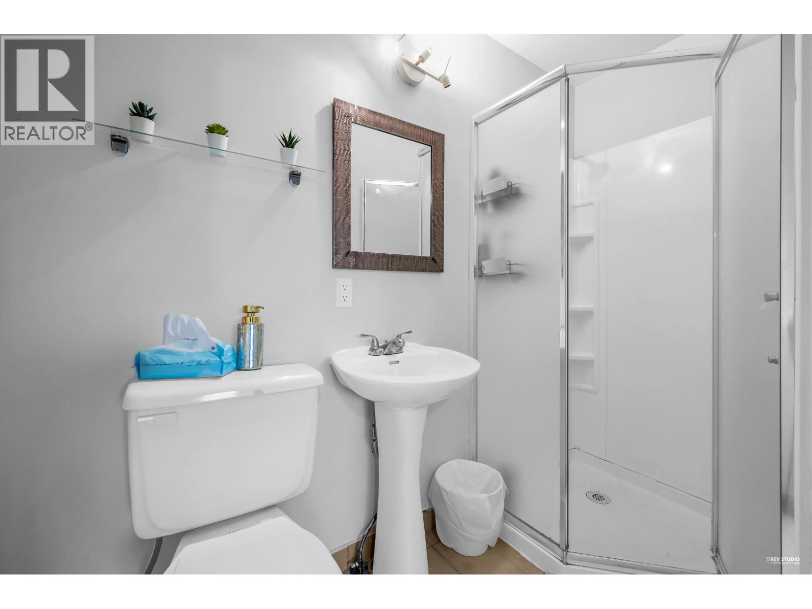 450 W 15TH STREET, North Vancouver