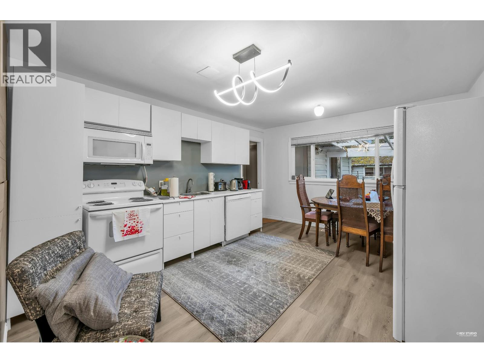 450 W 15TH STREET, North Vancouver