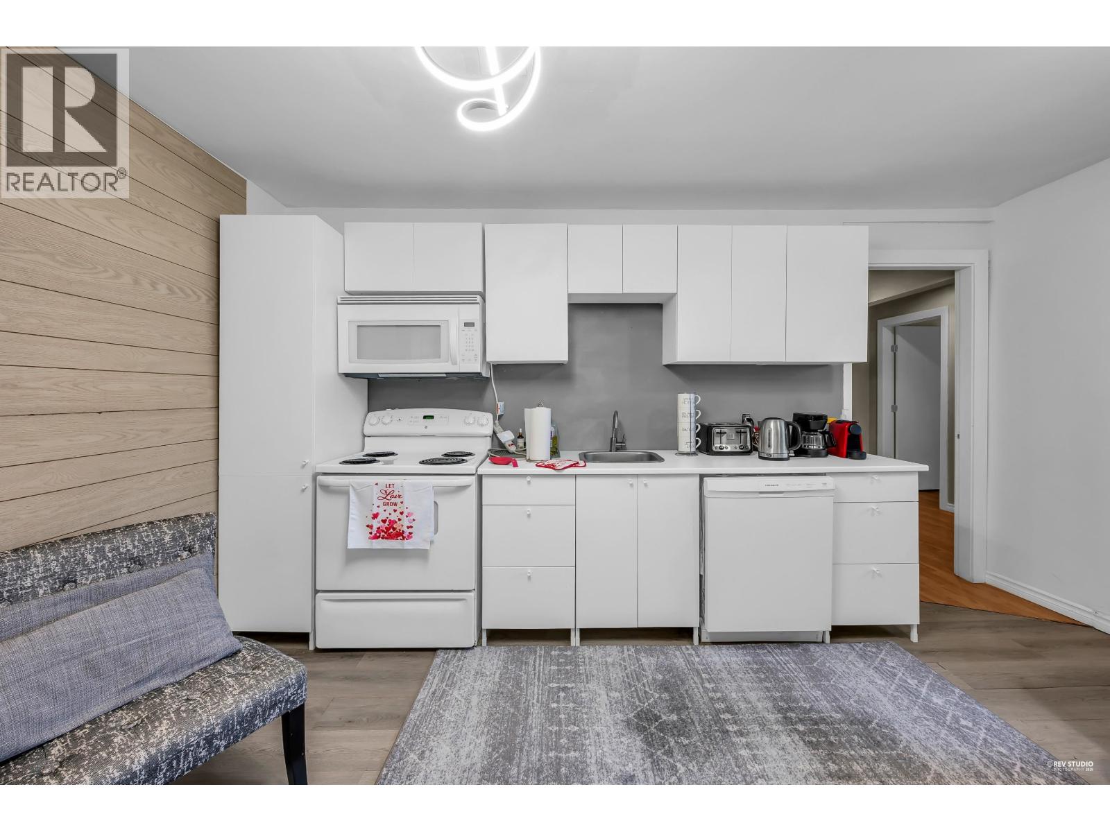 450 W 15TH STREET, North Vancouver