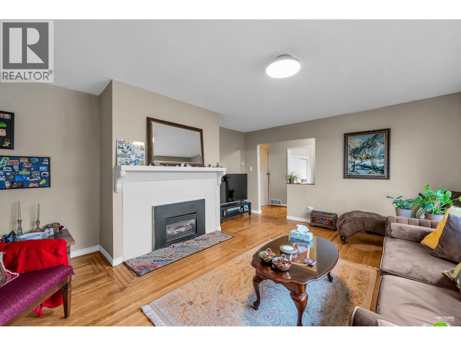 450 W 15TH STREET, North Vancouver