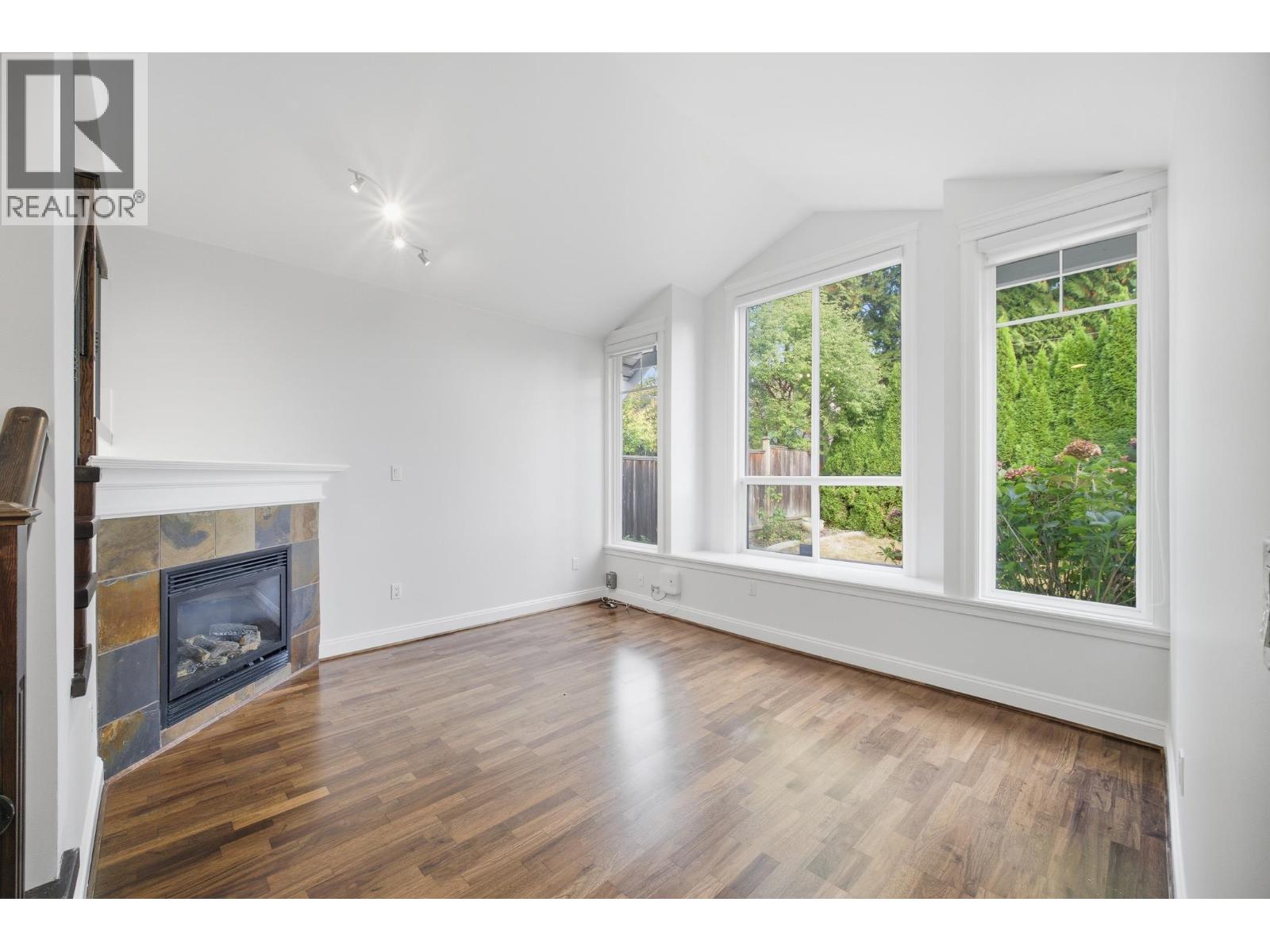 2411 GEORGE STREET, North Vancouver