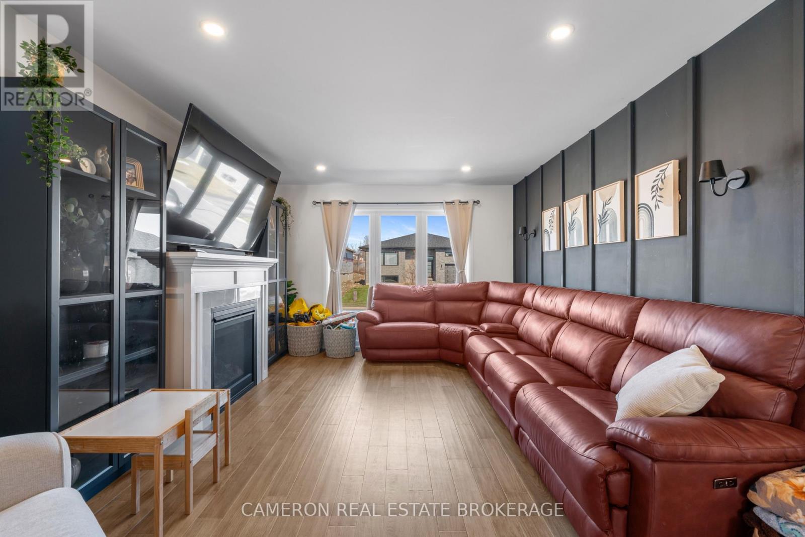 183 EMILY JADE CRESCENT - 3